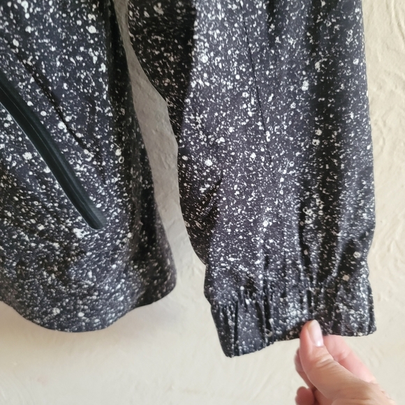 Lululemon, Here To Move Jacket, Luminesce Splatter White Black, Size 6 - Picture 7 of 15